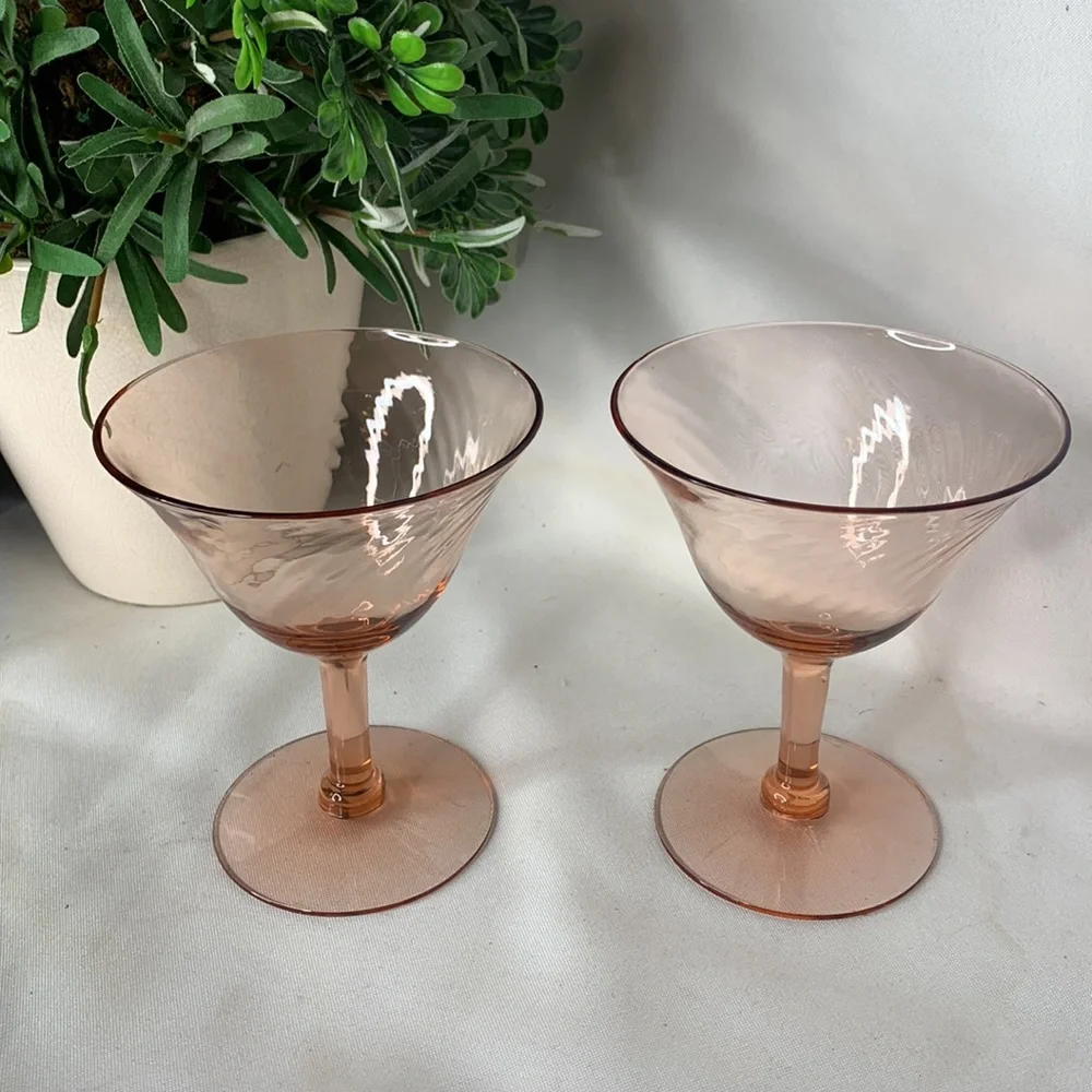 Beautiful pink swirl champagne/ sherbet glasses - Picture 6 of 9